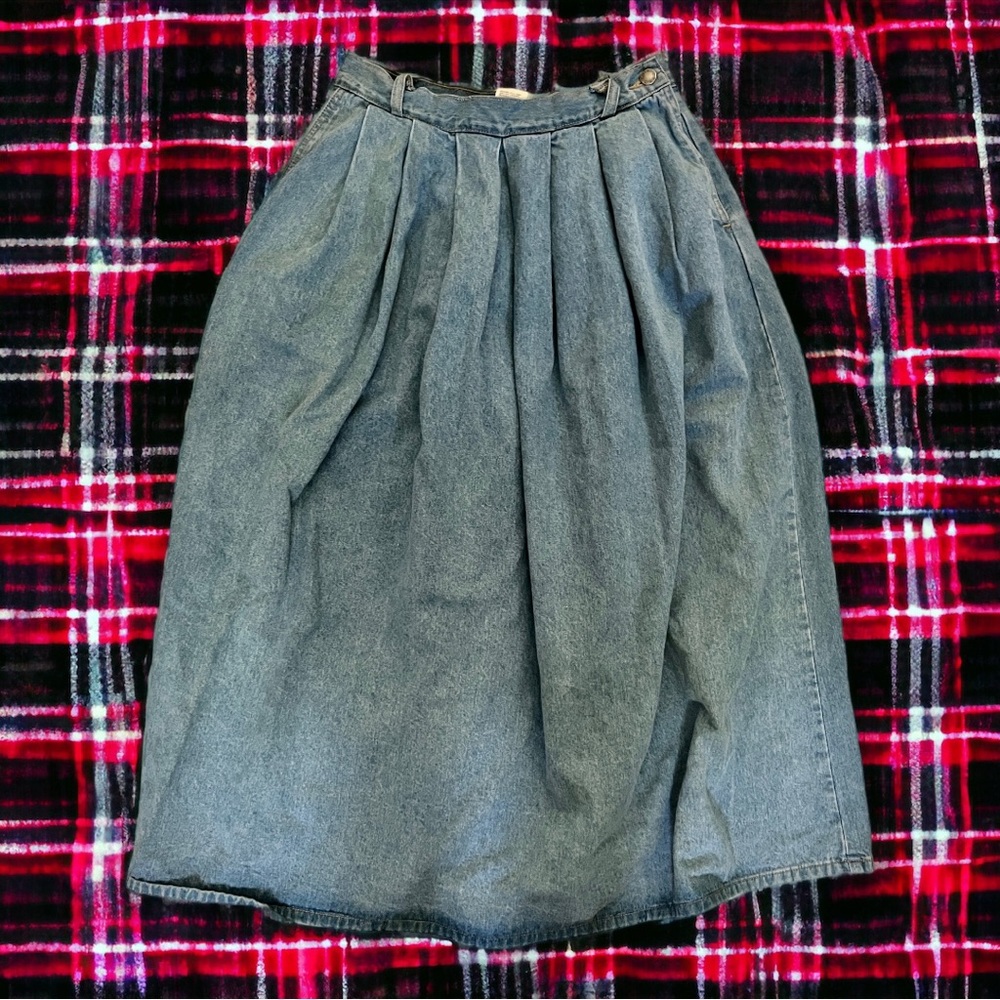 Women’s vintage Brittania denim maxi skirt. Size 10.